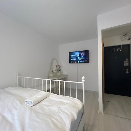 Ferienwohnung Piata Sudului Host Bukarest Exterior foto
